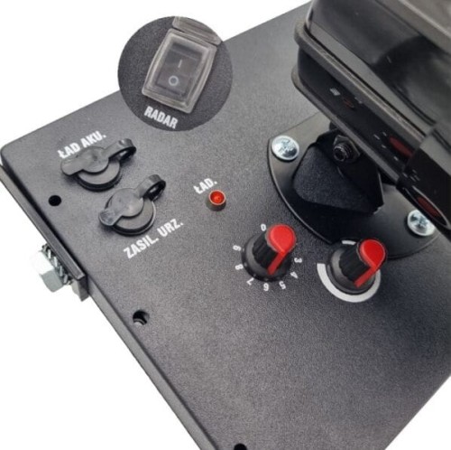 Pannello di controllo del dissuasore VIANO con potenziometri e prese di alimentazione