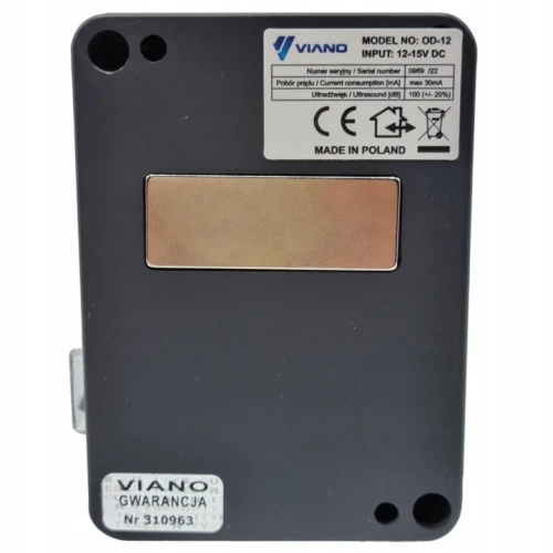 A VIANO riasztó hátsó panelje adattáblával, mágnessel és garancia matricával