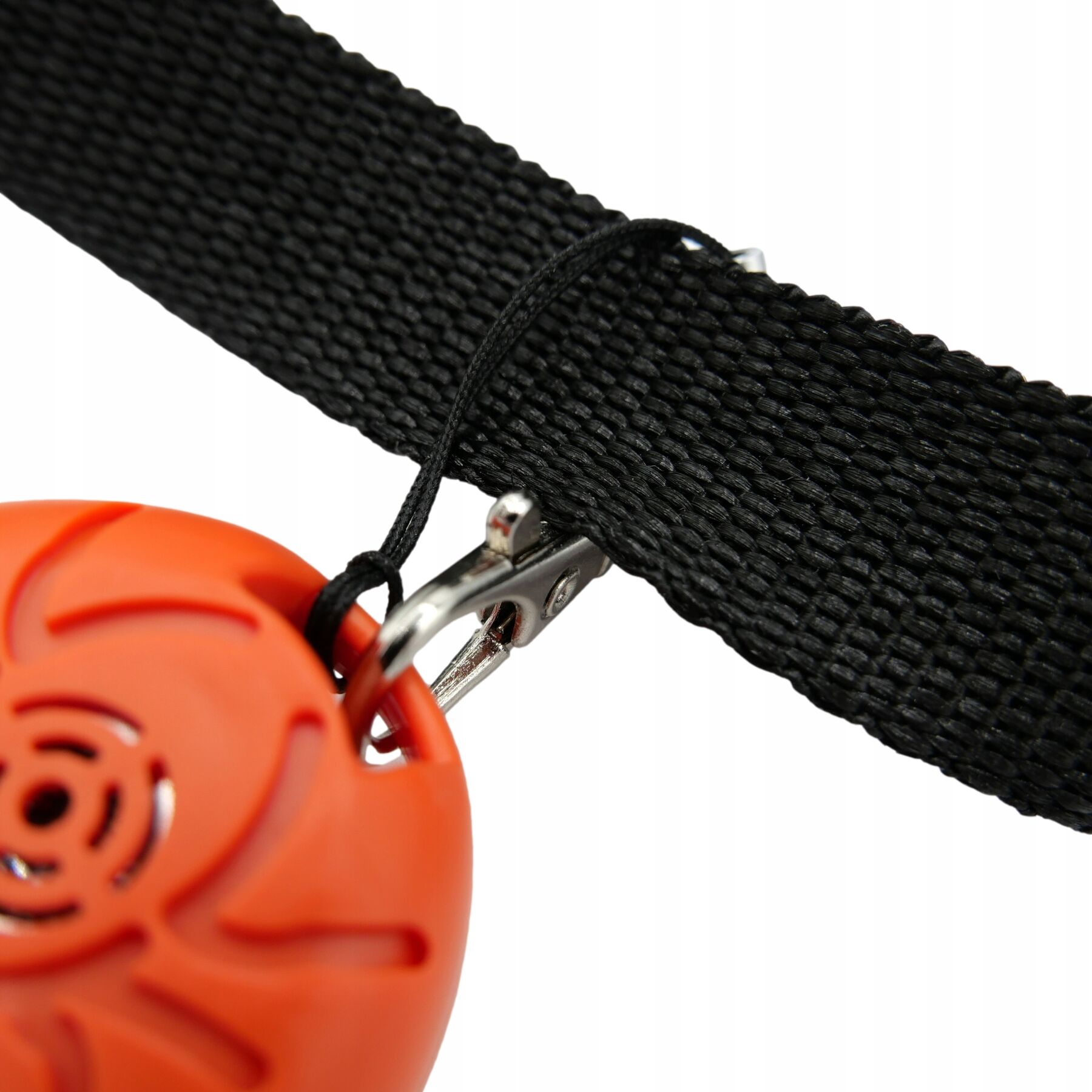 Befestigungsmethode mit Karabinerhaken am Halsband oder Gürtel