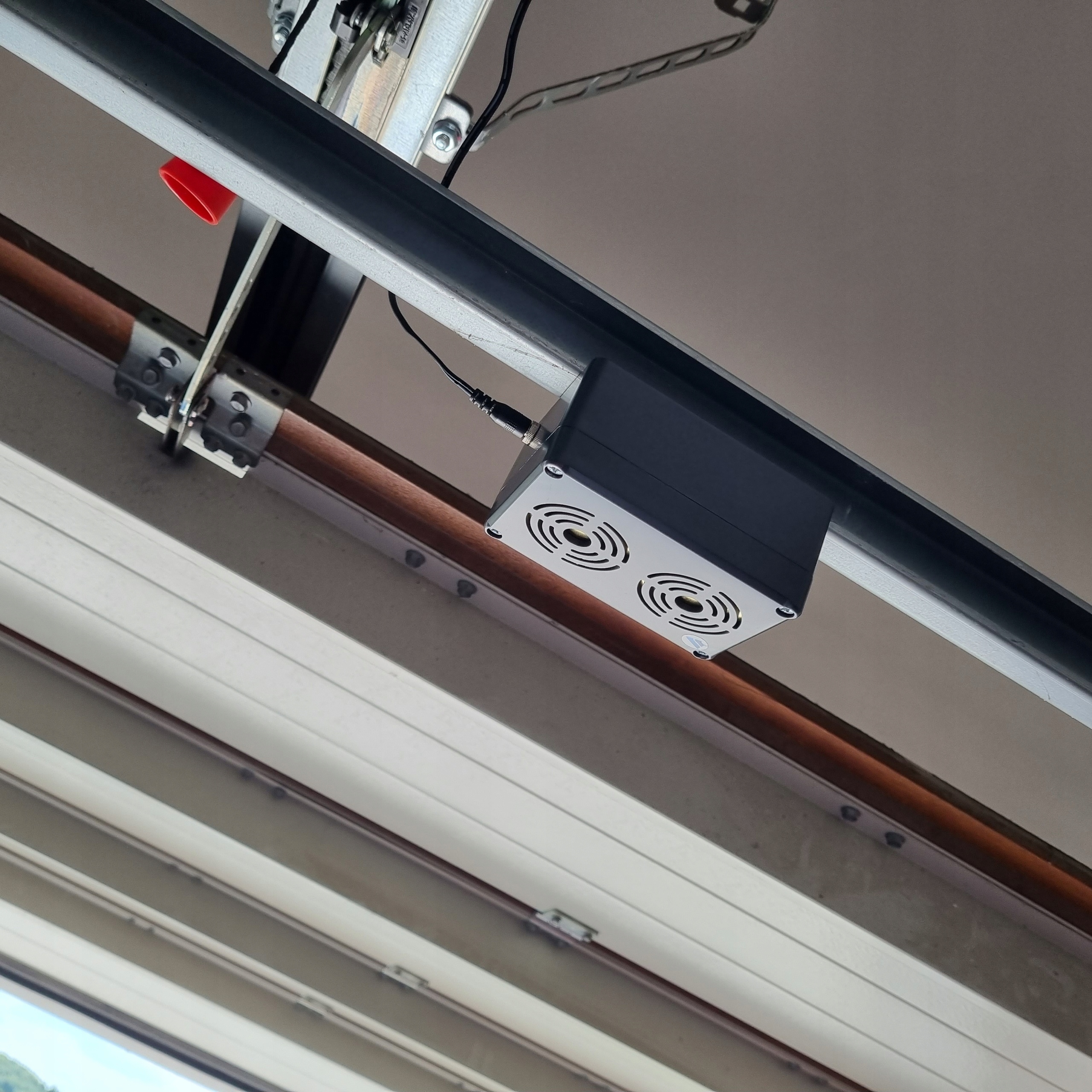 VIANO-Vertreiber montiert in Garage