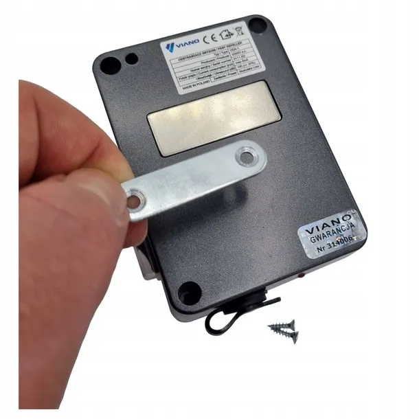 Metall-Montageplatte mit Schrauben im Lieferumfang